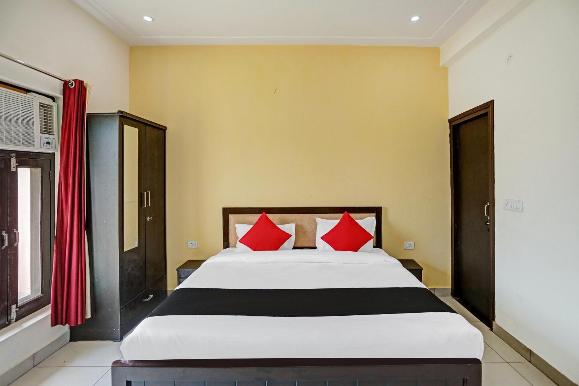 Capital O Friends Zone The Guest House Delhi  Exterior photo