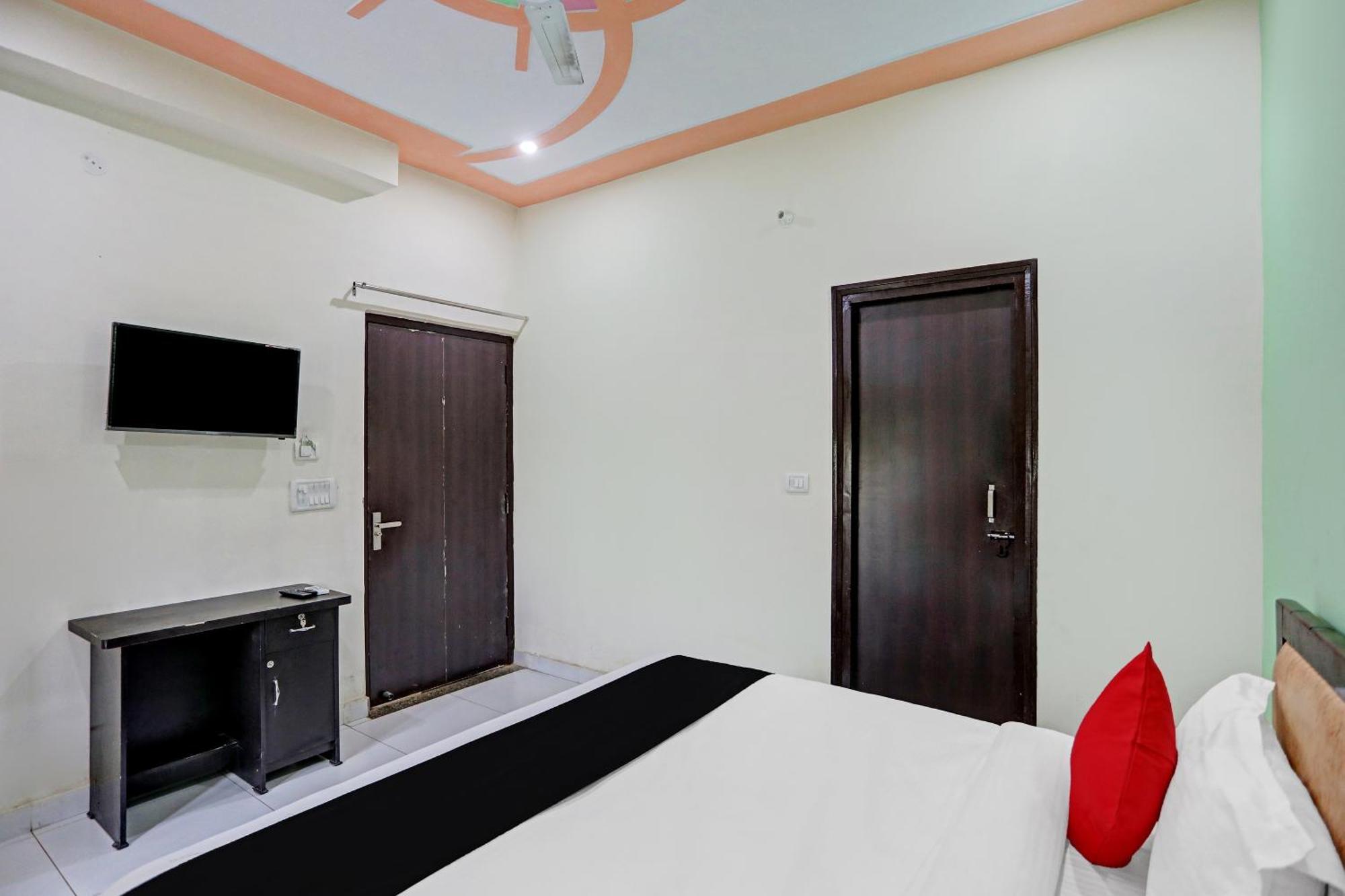 Capital O Friends Zone The Guest House Delhi  Exterior photo