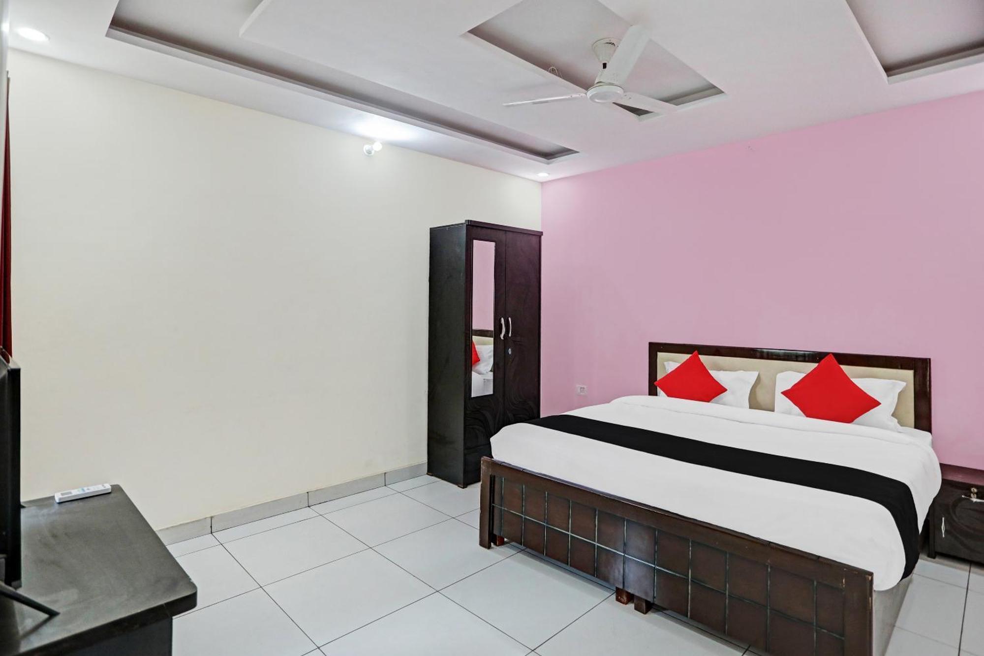 Capital O Friends Zone The Guest House Delhi  Exterior photo