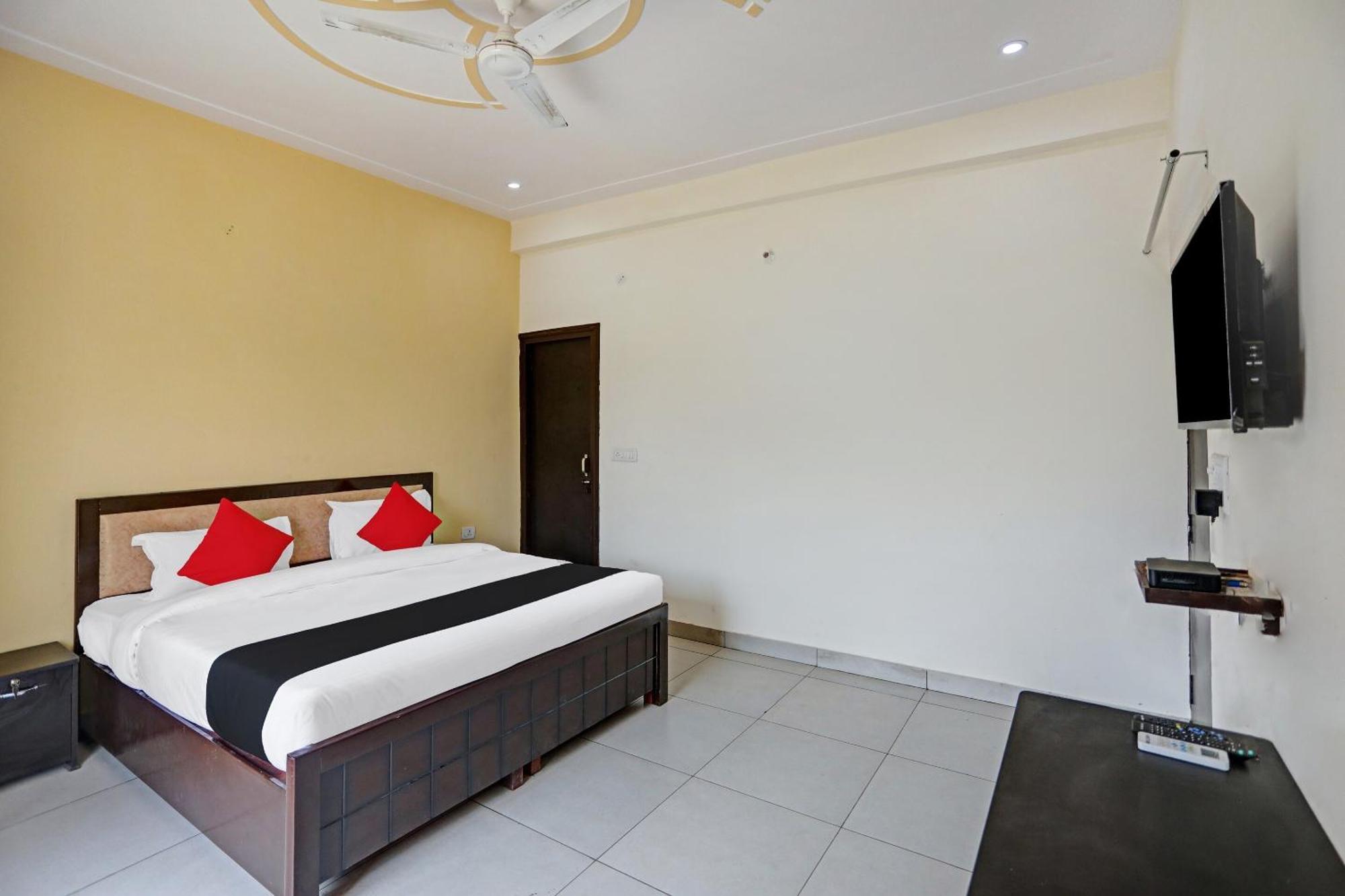 Capital O Friends Zone The Guest House Delhi  Exterior photo